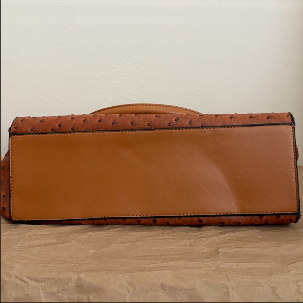 (Worn) Faux ostrich brown leather handbag - Picture 9 of 9